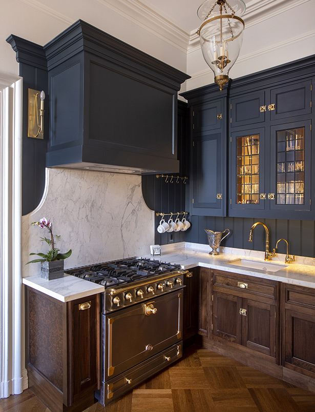 In the butler’s pantry, “I chose delicate period-appropriate latches, catches and finger pulls” and the brass light fixtures are simple but historically accurate, notes Dionne Trifiro, head designer at Christopher Peacock. The room’s parquet floors and upper crown plaster molding were restored.